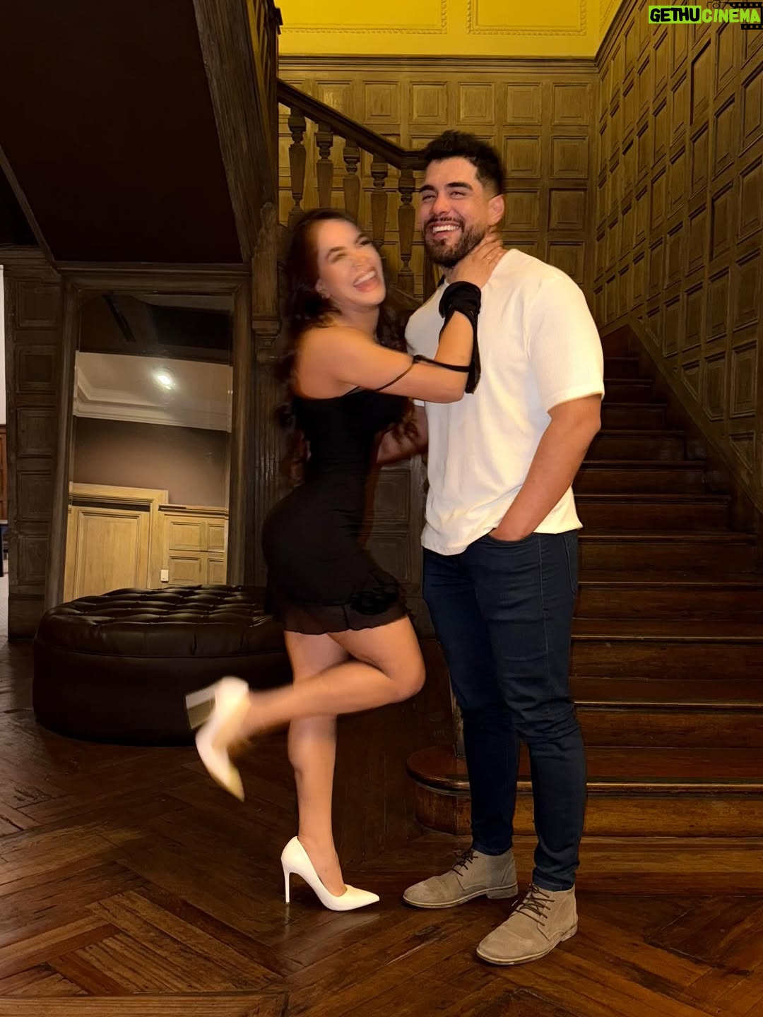 Onelia Molina - 126.9K Likes - Siempre me quedarán cortas las palabras para decirte cuánto te amo y te admiro . Gracias por ser mi compañero de vida . Como  te digo siempre , gracias a ti sé que jamás estaré sola . Feliz cumpleaños churro ❤️