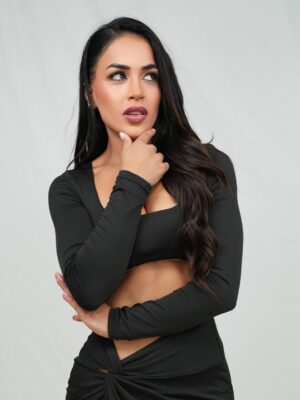 Onelia Molina Instagram - Que tu sonrisa sea la respuesta 🤍
Aquí sus Onelia’s de la suerte para que sea una semana donde nada te derrumbe 🫶🏻
👗 @artemiza.pe