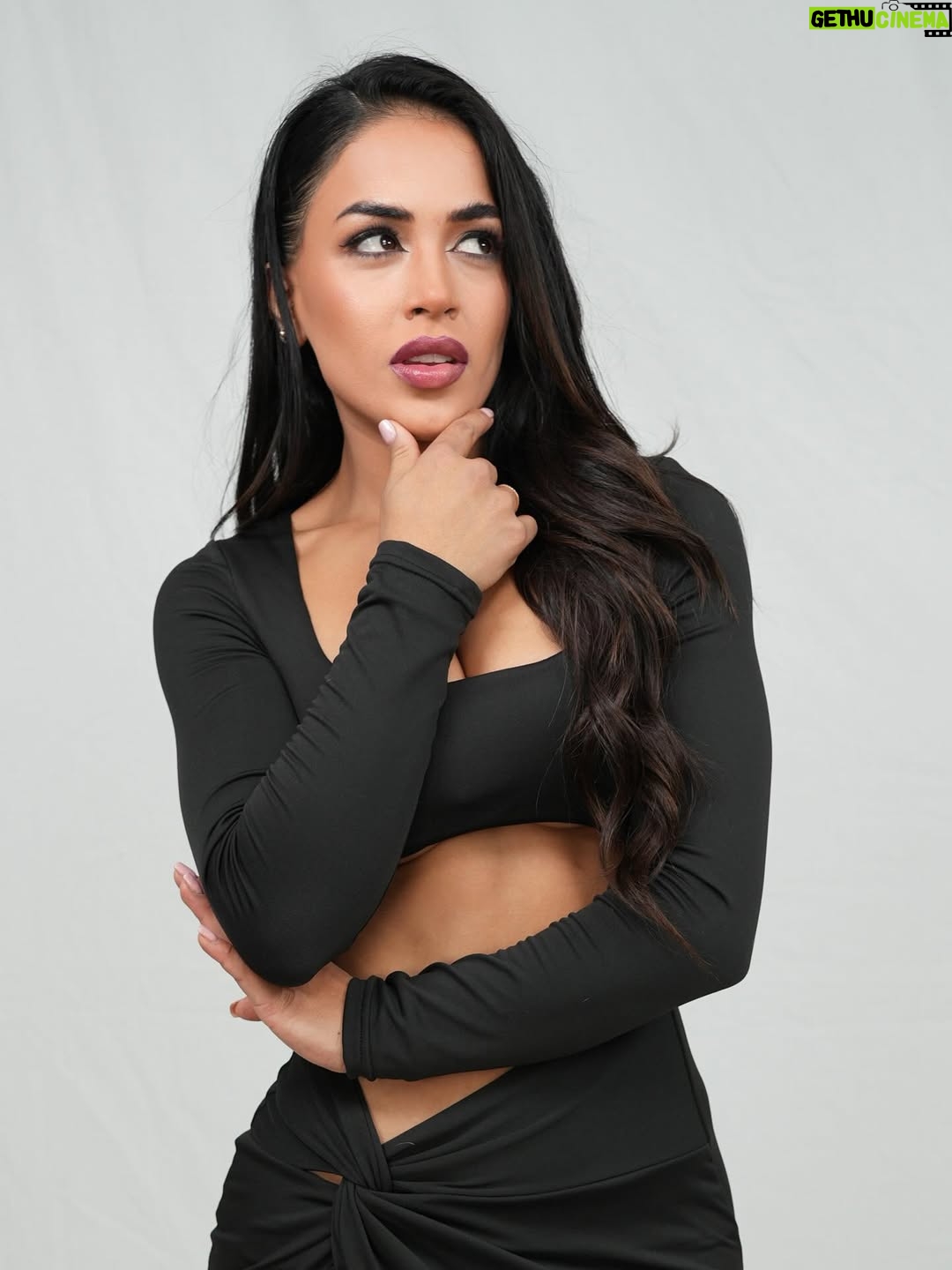 Onelia Molina - 25.8K Likes - Que tu sonrisa sea la respuesta 🤍

Aquí sus Onelia’s de la suerte para que sea una semana donde nada te derrumbe 🫶🏻

👗 @artemiza.pe