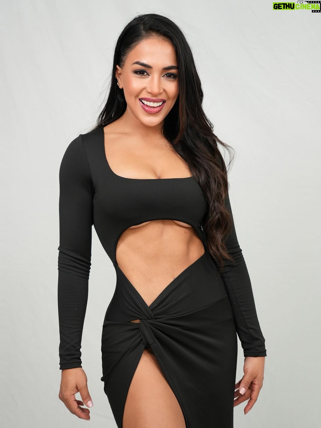 Onelia Molina - 25.8K Likes - Que tu sonrisa sea la respuesta 🤍

Aquí sus Onelia’s de la suerte para que sea una semana donde nada te derrumbe 🫶🏻

👗 @artemiza.pe