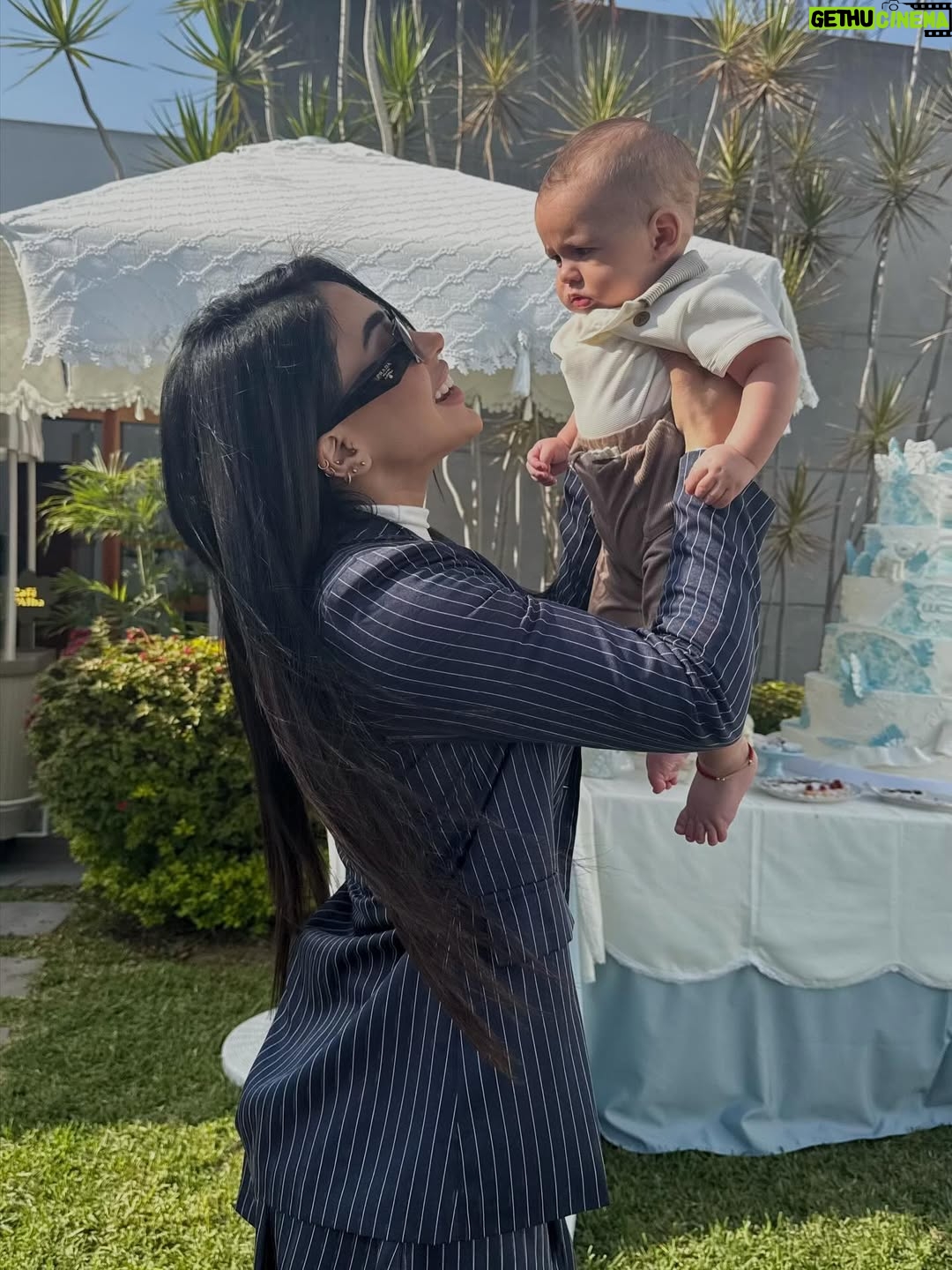 Onelia Molina - 169.2K Likes - Hello baby @luccabaladansegura 🩵

Que precioso que estás y sobre todo rodeado de amor y unos increíbles papás que te aman . 
Psdt. : Aún no conoce bien a los tíos , por eso no sonríe ok ?