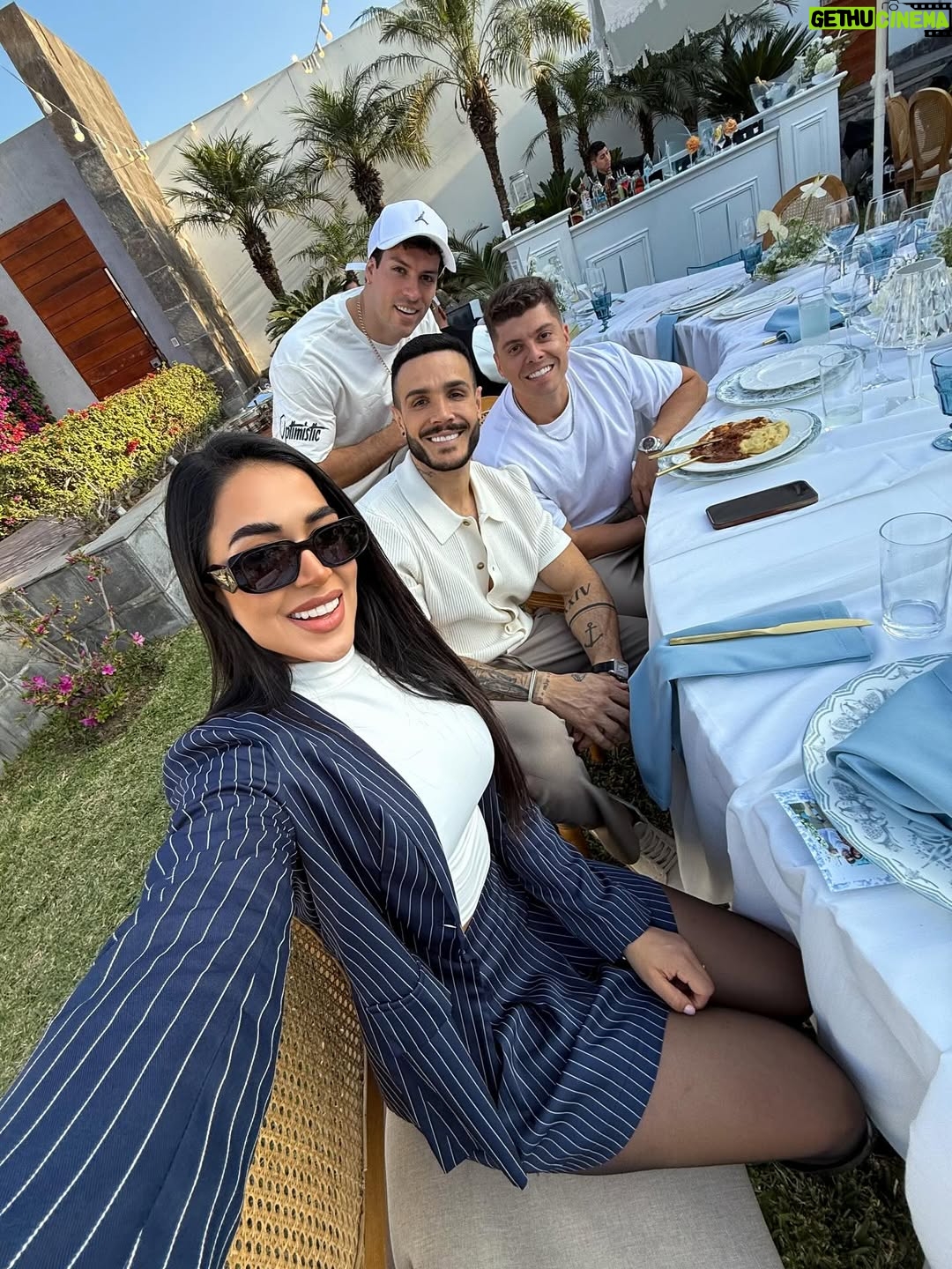 Onelia Molina - 169.2K Likes - Hello baby @luccabaladansegura 🩵

Que precioso que estás y sobre todo rodeado de amor y unos increíbles papás que te aman . 
Psdt. : Aún no conoce bien a los tíos , por eso no sonríe ok ?