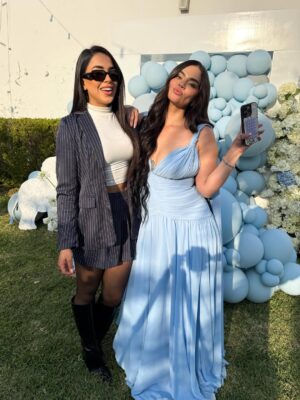 Onelia Molina Instagram - Hello baby @luccabaladansegura 🩵
Que precioso que estás y sobre todo rodeado de amor y unos increíbles papás que te aman .
Psdt. : Aún no conoce bien a los tíos , por eso no sonríe ok ?