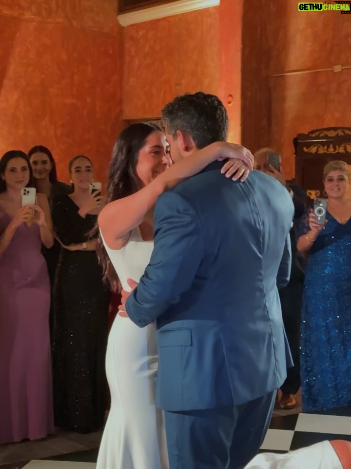 Onelia Molina - 53.5K Likes - Andrea & Roberto 💍 🤍
Que sean muy felices amigos lindos , celebraremos el amor hoy , mañana y siempre .