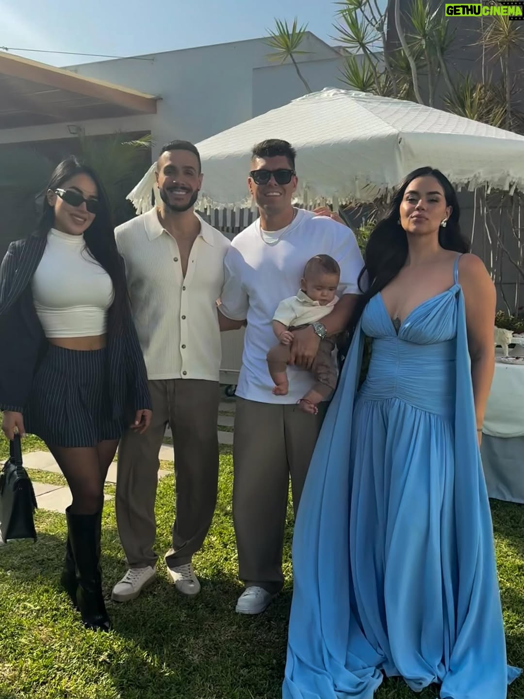 Onelia Molina - 169.2K Likes - Hello baby @luccabaladansegura 🩵

Que precioso que estás y sobre todo rodeado de amor y unos increíbles papás que te aman . 
Psdt. : Aún no conoce bien a los tíos , por eso no sonríe ok ?