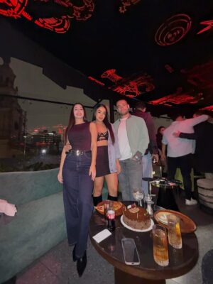 Onelia Molina Instagram - Un año más rodeada de la gente que amo. Tal vez no siempre cerca físicamente, pero sí siempre presentes en mi corazón. Recibiendo este añito más de vida con mucho amor, abrazos sinceros, y personas que suman. Gracias por tanto ❤️