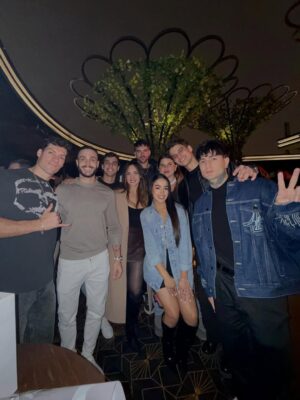 Onelia Molina Instagram - Un año más rodeada de la gente que amo. Tal vez no siempre cerca físicamente, pero sí siempre presentes en mi corazón. Recibiendo este añito más de vida con mucho amor, abrazos sinceros, y personas que suman. Gracias por tanto ❤️