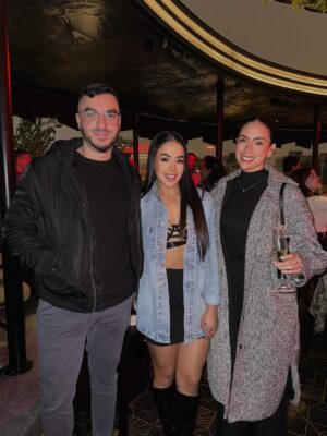 Onelia Molina Instagram - Un año más rodeada de la gente que amo. Tal vez no siempre cerca físicamente, pero sí siempre presentes en mi corazón. Recibiendo este añito más de vida con mucho amor, abrazos sinceros, y personas que suman. Gracias por tanto ❤️