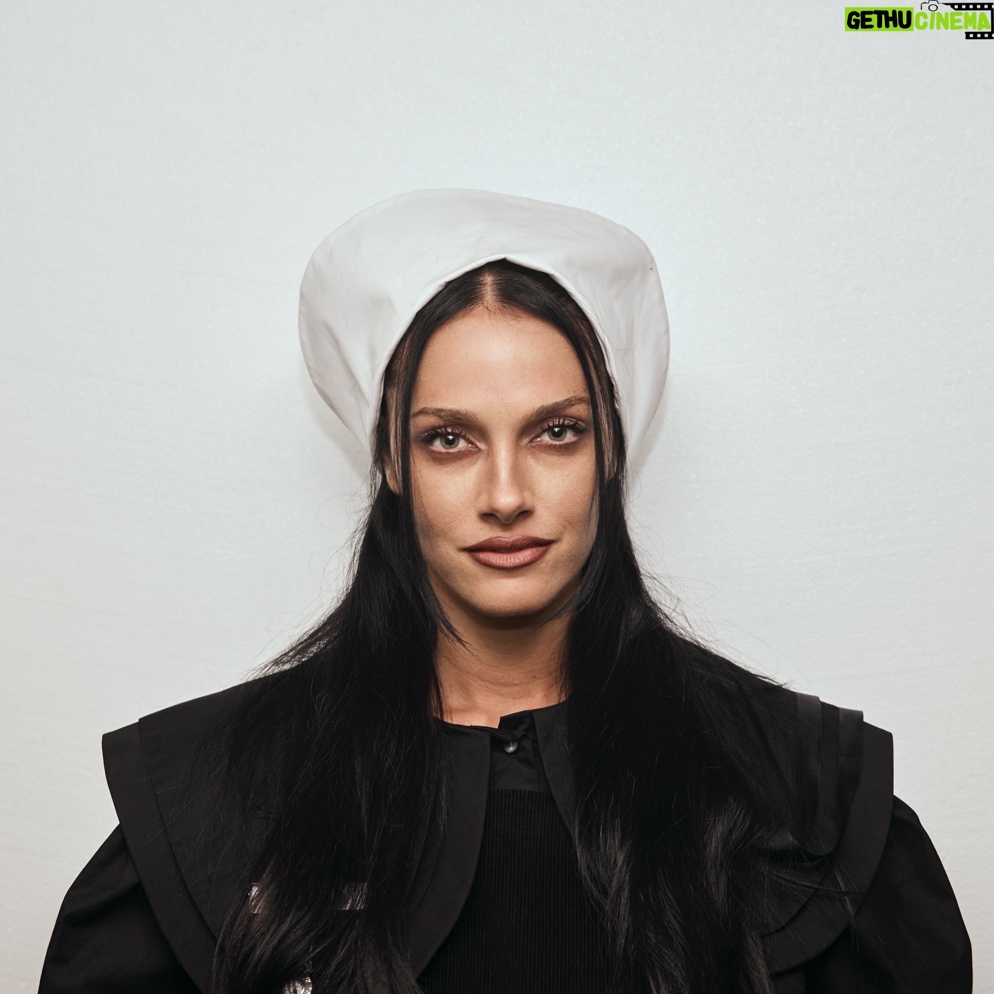 Oriana Sabatini - 89.3K Likes - ¿Ustedes dicen que entrarían como profes de la Academia Nevermore? 👀