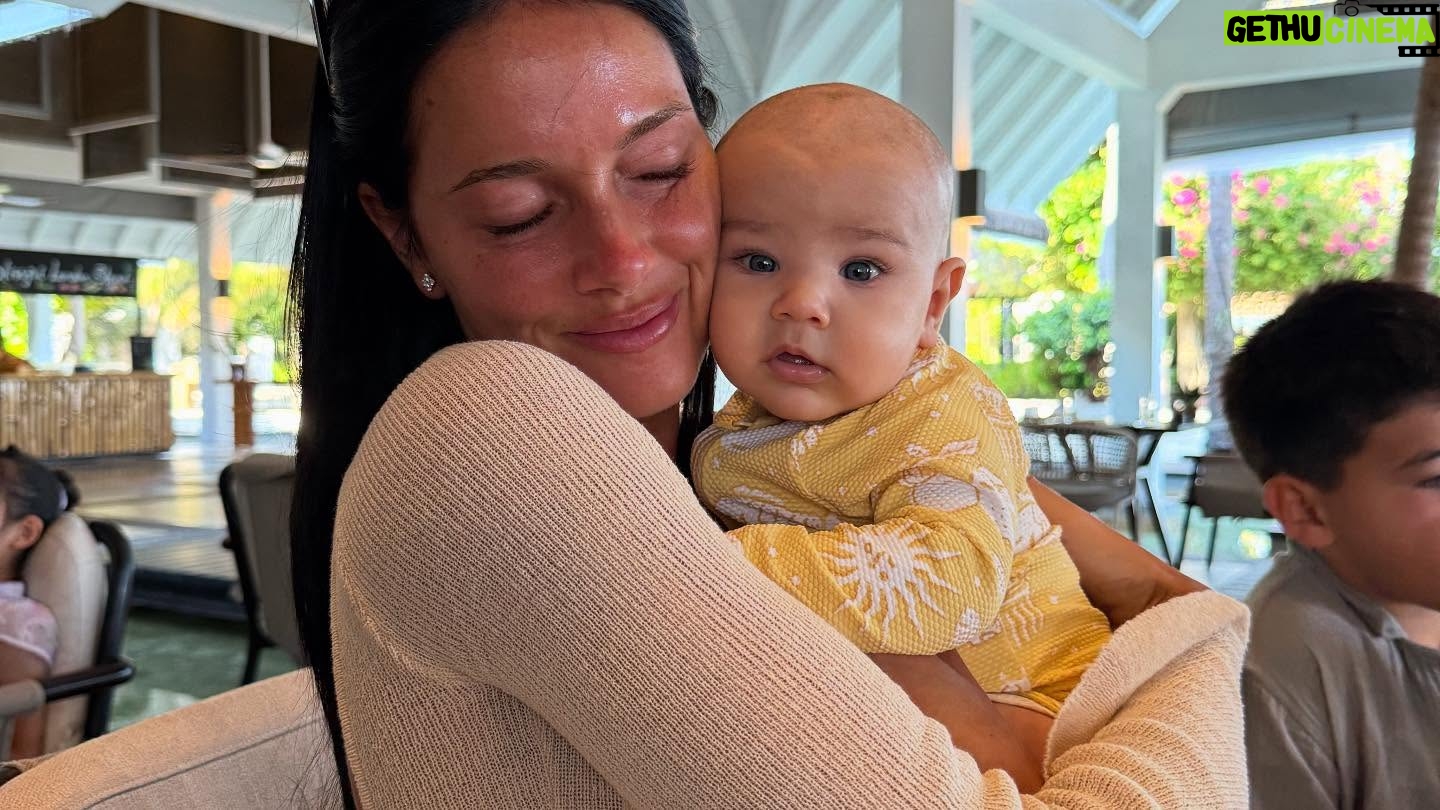 Oriana Sabatini - 3 Likes - mucho amor 🫶🏻🥹✨✨🌊🪸🪼🌞🌞