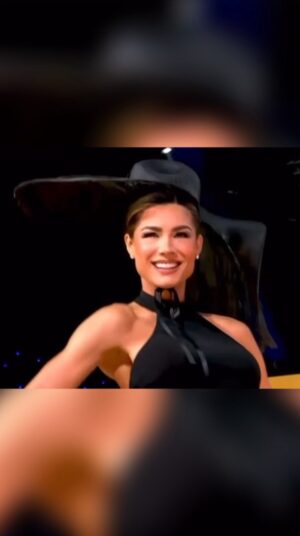 Osmariel Villalobos Instagram - ¿Qué les pareció el reto de esta noche? ✨Y díganme… ¿cómo me quedó el gran sombrero? 😅💃🏻
¡Los leo! ¡Los amo! Gracias por siempre estar… Nos vemos mañana por @Telemundo a las 7PM/6c
#TeamOsmariel #MissUniverseLatina #MULER #TeAmoSmariel 👑💫