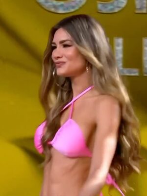 Osmariel Villalobos Instagram - ¡Cuesta creer que ya ha pasado un mes desde que comenzó esta increíble aventura en Miss Universe Latina! Estoy inmensamente agradecida por la oportunidad de representar a la mujer latina en esta plataforma tan especial y por la posibilidad de hacer este sueño realidad en Tailandia este noviembre en el @missuniverse
Este camino ha estado lleno de risas, lágrimas, sonrisas y tantos momentos inolvidables. Muchas gracias a @machadooficial, a mis increíbles compañeras del #TeamEsmeralda, y a los jueces @fabianrioss @aracelyarambula y @jackybrv que han hecho de esta experiencia algo realmente significativo. 🙌
Y en especial agradecimiento a ustedes, a mis maravillosos seguidores, por cada comentario, cada muestra de cariño y todo el apoyo que me han brindado. Dios los bendiga 🙏❤️
Nos vemos esta noche en el show por @Telemundo a las 7PM/6c. ¡No se lo pierdan! ¡Vamos juntas por esa corona! 👑
#TeamOsmariel #MissUniverseLatina #MULER