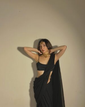 Oviya Darnal Instagram - In my premika era🦋