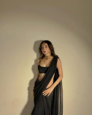 Oviya Darnal Instagram - In my premika era🦋
