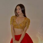 Oviya Darnal