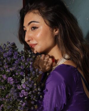 Oviya Darnal Instagram - Chand teri Roshni ka Halka sa ek saaya hai🌔
📸:- @mk_click2