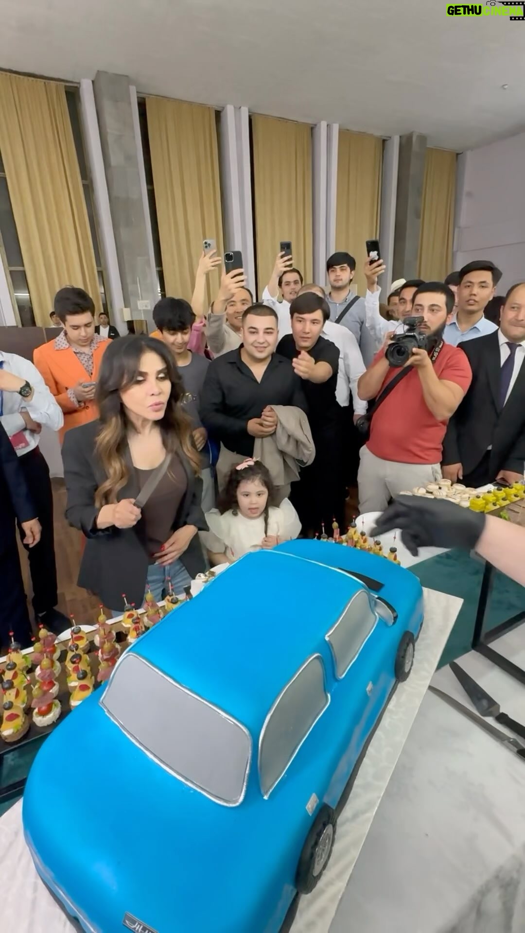 Ozoda Nursaidova - 84.1K Likes - Konsertda ishlagan, qatnashgan biz bilan shu quvonchli kunlarni baham ko’rgan barchaga Rahmat !❤️❤️❤️ SYURPRIZ UCHUN RAXMAT💣💣💣