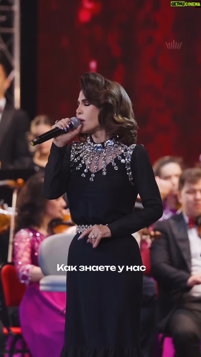 Ozoda Nursaidova - 32.9K Likes - Bugun @glamour.av jamoasi @ozodaofficial konsert dasturining sahna korinishlari bilan tanishmoqda. 

Prada, Gucci, Dolce&Gabbana — har biri o‘ziga xos. Alohida e’tiborni oq Dolce&Gabbana ko‘ylagi tortmoqda. Sizga qaysi obraz ko‘proq yoqdi?
______

Сегодня мы за кулисами концерта @ozodaofficial — певица эксклюзивно показала свои сценические образы и рассказала о своей имиджевой трансформации. 

Prada, Gucci, Dolce&Gabbana. Какой образ понравился Вам больше?

Узбекистан, Ташкент, ул. Мирабад, 66, ЖК Mirabad Avenue
 99878 122 99 99