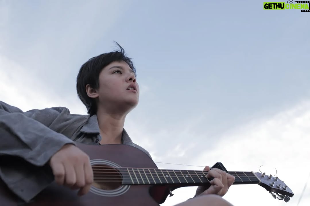 Paing Phyo Thu - 8K Likes - At least my guitar skills make someone smile....
ME !!! 🤪😁🤣