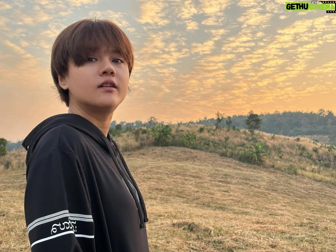Paing Phyo Thu - 9.9K Likes - I wanna spend every sunrise with you….. 🌄