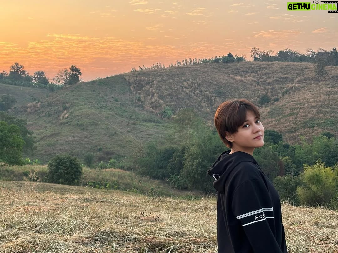 Paing Phyo Thu - 9.9K Likes - I wanna spend every sunrise with you….. 🌄