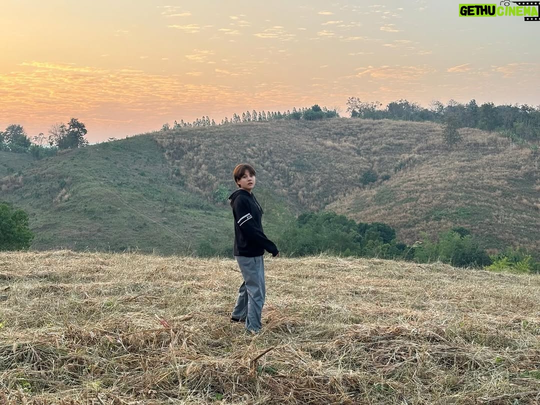 Paing Phyo Thu - 9.9K Likes - I wanna spend every sunrise with you….. 🌄