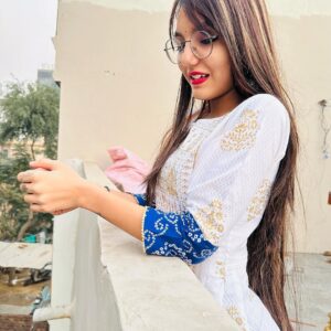 Palak Chauhan Instagram - The true richness is not in jewelry but the ethnic dress.😌🤌🏻💕 kurti from : @raj_sa_10_kurtis