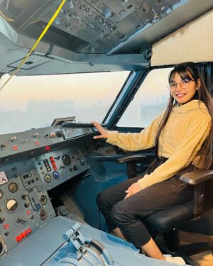 Palak Chauhan Instagram - Not pilot but yes i m feeling 😅😂
First aeroplane restaurant in gurgaon 😍 @flightofdreams_gurugram