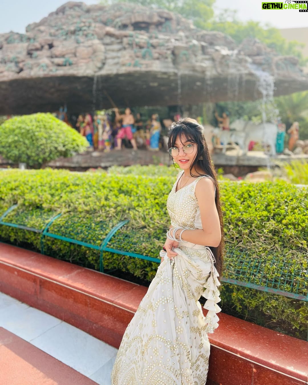 Palak Chauhan - 44.5K Likes - Such a peaceful place ❤️