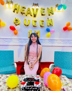 Palak Chauhan Instagram - Thanks for this beautiful surprise chachu ❤️ literally it means alot for us @ashok_yadav_lambi