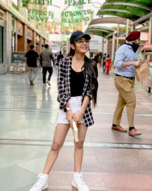 Palak Chauhan Instagram - Hoping for more good days 💋🫰
Pic credit ; @sahil_.raajput