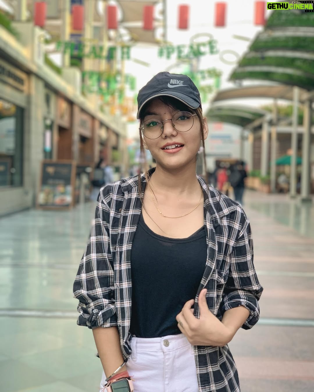 Palak Chauhan - 45.7K Likes - Hoping for more good days 💋🫰 
Pic credit ; @sahil_.raajput