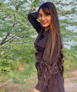 Palak Chauhan Instagram - Black is called ………."ELEGANCY"😏🖤💋
Dress from : @juneberry__official ❤️