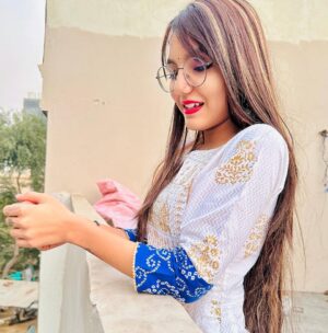 Palak Chauhan Instagram - The true richness is not in jewelry but the ethnic dress.😌🤌🏻💕 kurti from : @raj_sa_10_kurtis