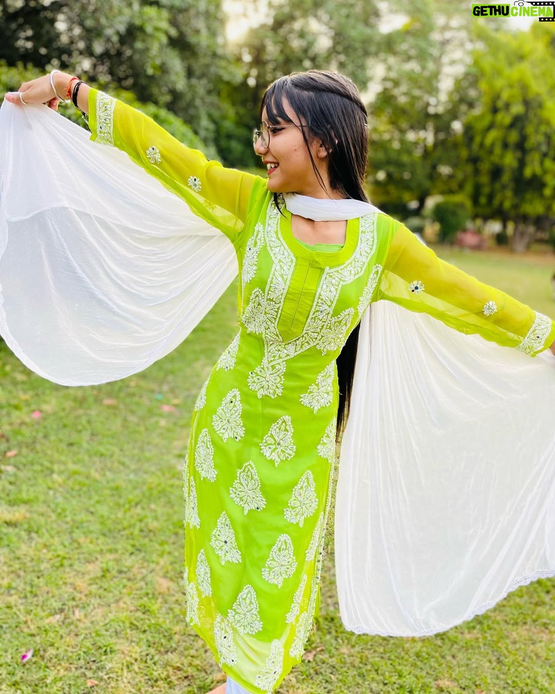 Palak Chauhan - 31.7K Likes - Comment 💚