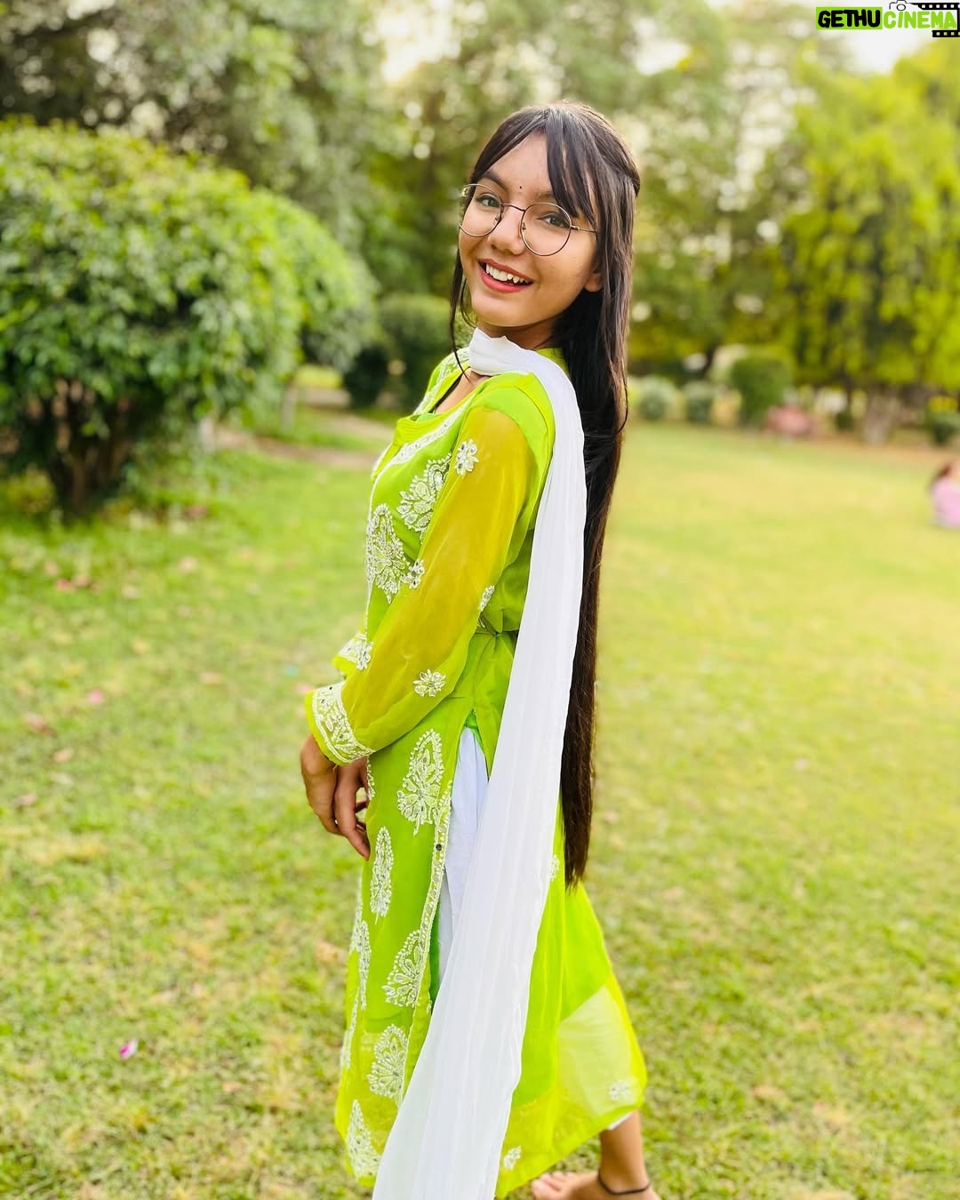 Palak Chauhan - 31.7K Likes - Comment 💚