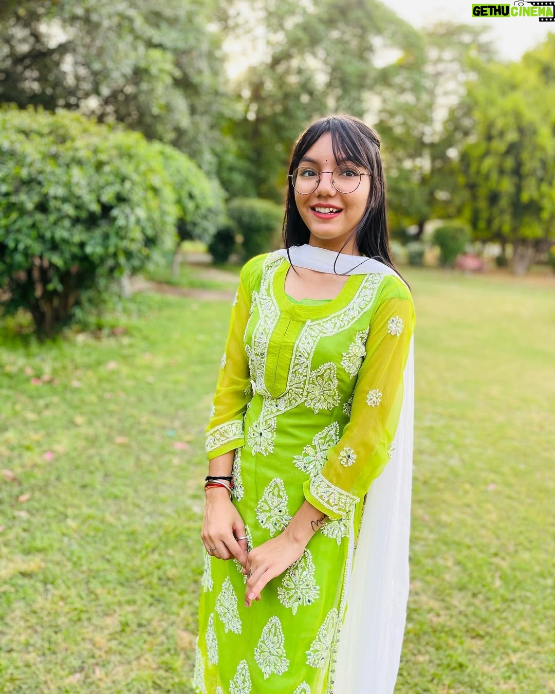 Palak Chauhan - 31.7K Likes - Comment 💚