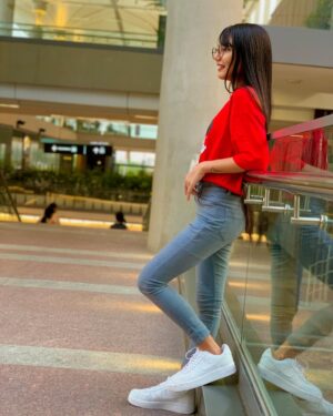 Palak Chauhan Instagram - LET ME DISTRACT UH !❤️😂
Outfit from : @affordable_store_786