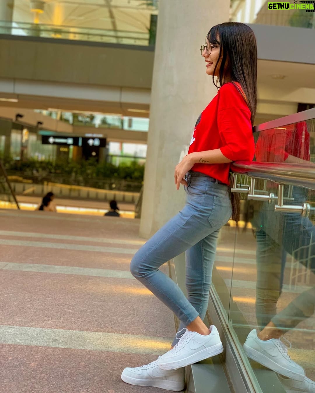 Palak Chauhan - 44.2K Likes - LET ME DISTRACT UH !❤️😂
Outfit from : @affordable_store_786