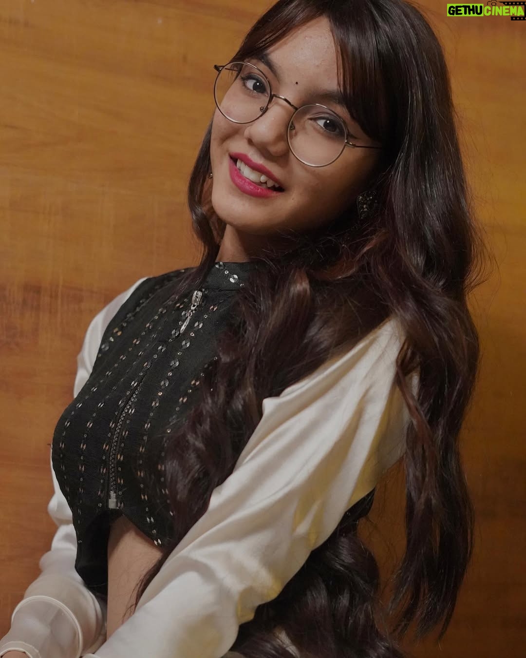 Palak Chauhan - 44.9K Likes - किसका है यह तुमको इंतज़ार 
मैं हूँ न ❤️😎🫣!!!!!!