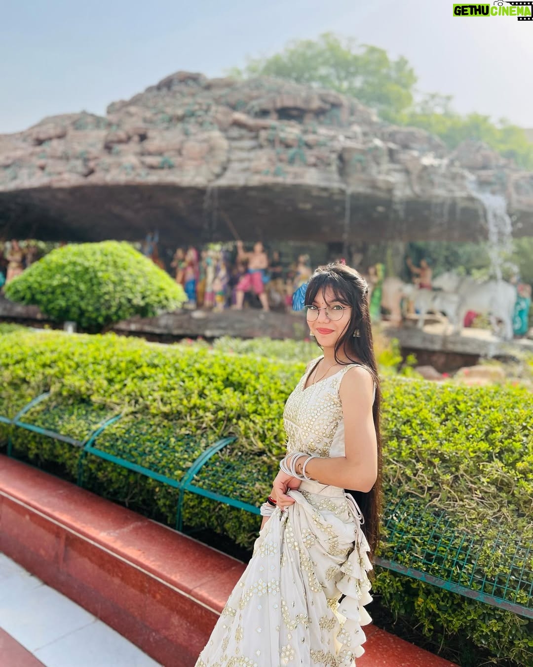 Palak Chauhan - 44.5K Likes - Such a peaceful place ❤️