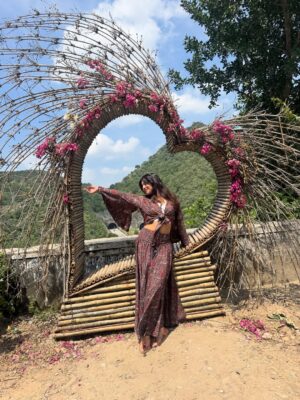 Palak Sharma Instagram - Udaipur is so beautiful 🥹❤️
All thanks to @sunset_adventure0 for organising this wonderful trip ❤️ Best tour and travels company 🛥️🌠
.
.
.
#udaipurdiaries #tourandtravels #tour #tourism #traveldiaries #udaipur #rajasthan