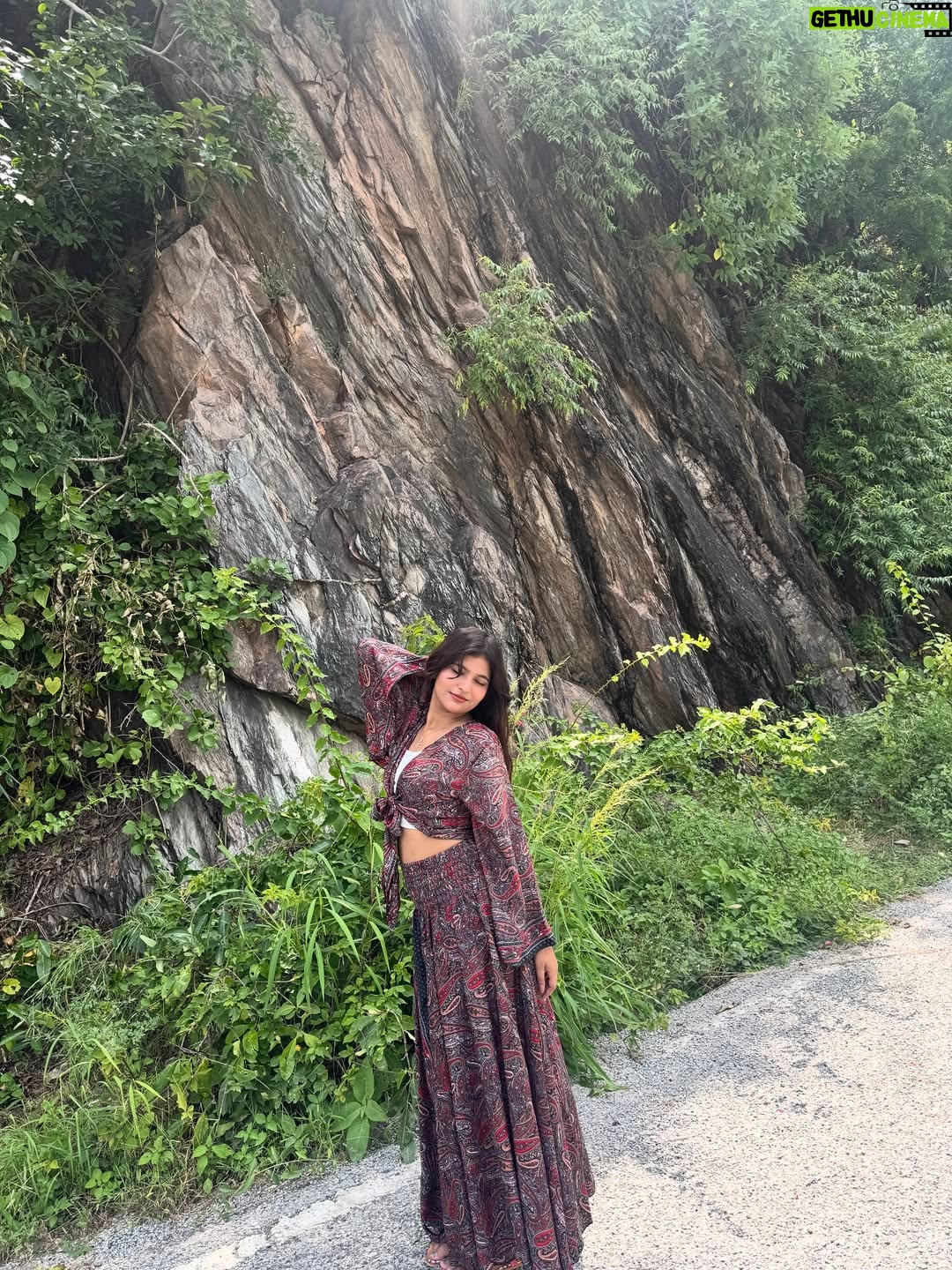 Palak Sharma - 4.7K Likes - Udaipur is so beautiful 🥹❤️ 
All thanks to @sunset_adventure0 for organising this wonderful trip ❤️ Best tour and travels company 🛥️🌠
.
.
.
#udaipurdiaries #tourandtravels #tour #tourism #traveldiaries #udaipur #rajasthan