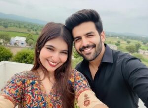 Palak Sharma Instagram - Haters will say it’s edited 🤣❤️ I love him😭❤️ ek din real wali photo post karungi Abhi inme kaam chala lo🤣 @palak.sharma.fc thankyou for the pictures 🥹❤️
.
.
.
#kartikaryan #love #fan #love