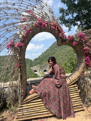 Palak Sharma Instagram - Udaipur is so beautiful 🥹❤️
All thanks to @sunset_adventure0 for organising this wonderful trip ❤️ Best tour and travels company 🛥️🌠
.
.
.
#udaipurdiaries #tourandtravels #tour #tourism #traveldiaries #udaipur #rajasthan