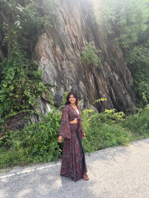 Palak Sharma Instagram - Udaipur is so beautiful 🥹❤️
All thanks to @sunset_adventure0 for organising this wonderful trip ❤️ Best tour and travels company 🛥️🌠
.
.
.
#udaipurdiaries #tourandtravels #tour #tourism #traveldiaries #udaipur #rajasthan
