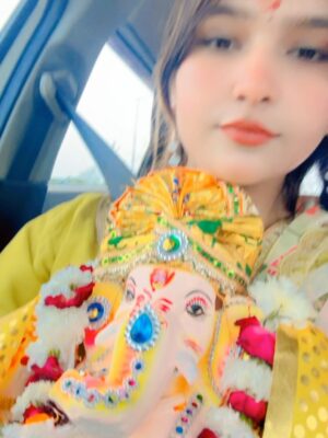 Palak Sharma Instagram - Mourya re šš»ā¤ļøwapas jaldi aana bappaš„ŗš„ŗ
.
.
.
#bappa #ganpatibappamorya #moryarey #ganpativisarjan #morya #ganpatiji