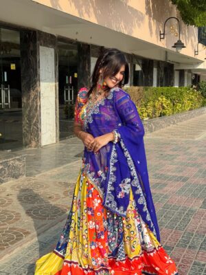 Palak Sharma Instagram - Thankyou @ahesas_fashion for sending me this beautiful outfit 😍❤️❤️❤️
.
.
.
#navratricollection #bestcollection #navratrispecial❤️ #dandiya