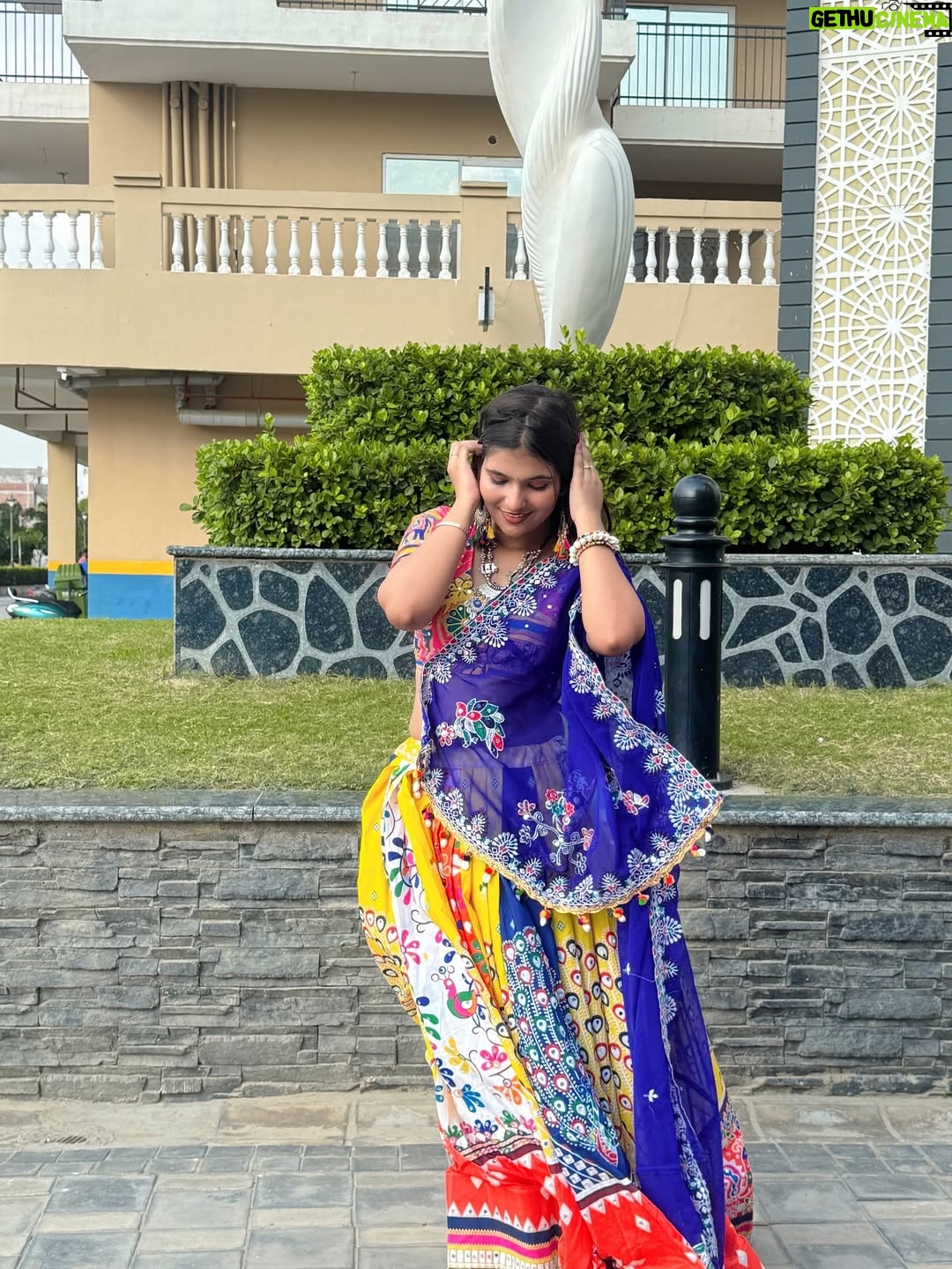 Palak Sharma - 4.7K Likes - Thankyou @ahesas_fashion for sending me this beautiful outfit 😍❤️❤️❤️ 
.
.
.
#navratricollection #bestcollection #navratrispecial❤️ #dandiya