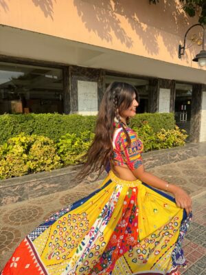 Palak Sharma Instagram - Thankyou @ahesas_fashion for sending me this beautiful outfit 😍❤️❤️❤️
.
.
.
#navratricollection #bestcollection #navratrispecial❤️ #dandiya
